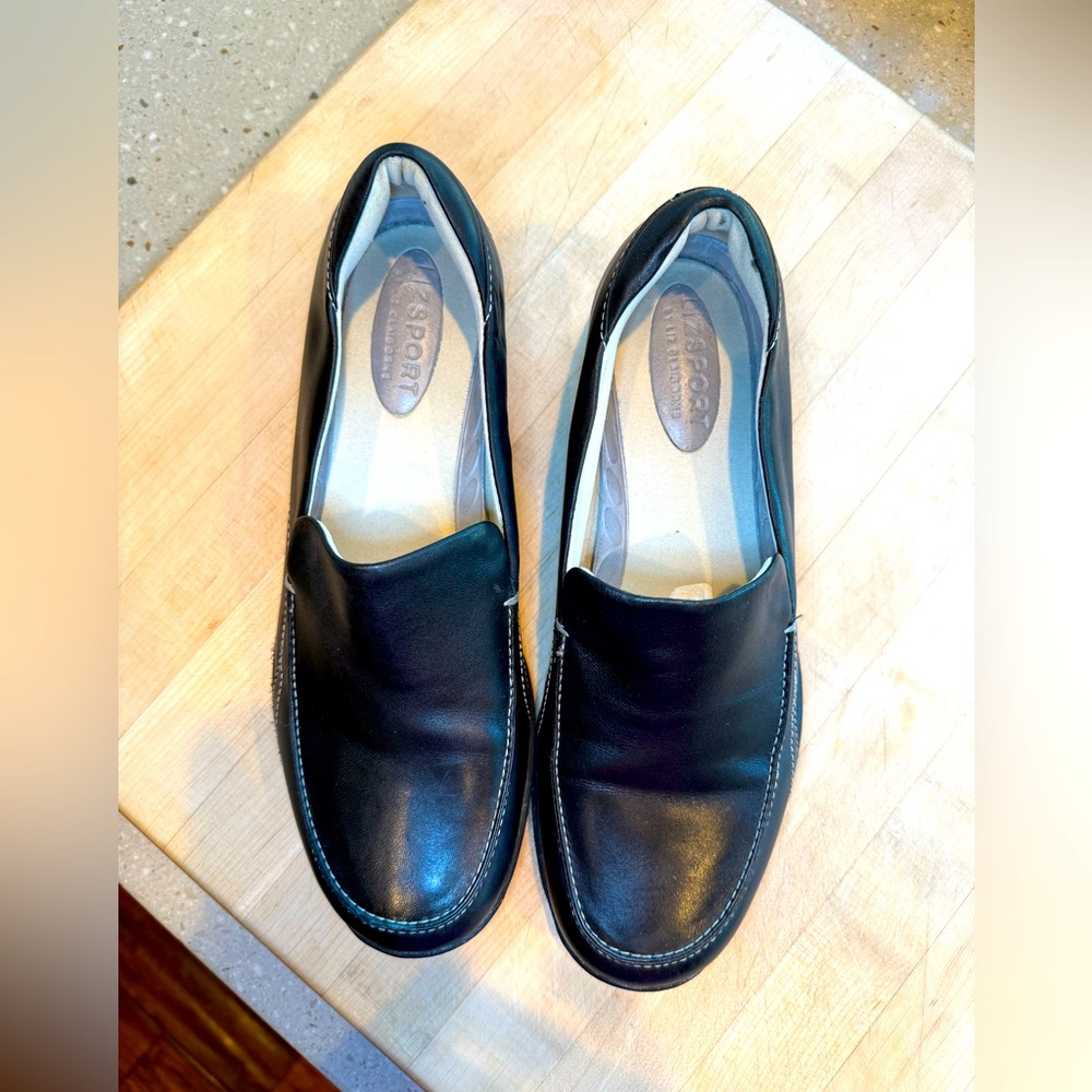 Liz Sport Black Slip-On leather Loafers Women’s size 9